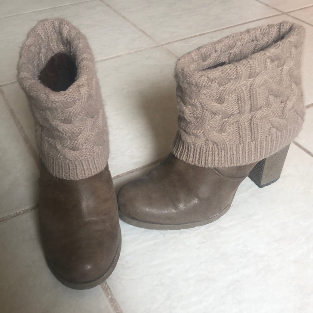 Mukluks tan booties